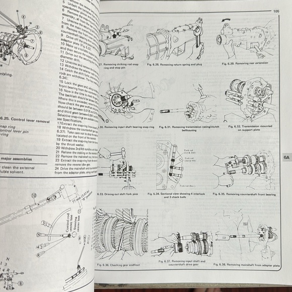 Haynes repair manual for 1973-1979 620 Series pick-up truck 💛 Excellent shape! - Picture 3 of 10